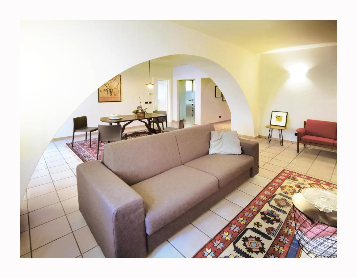 Due Dei Mille. Incantevole Casa In Centro Ad Alba Esterno foto