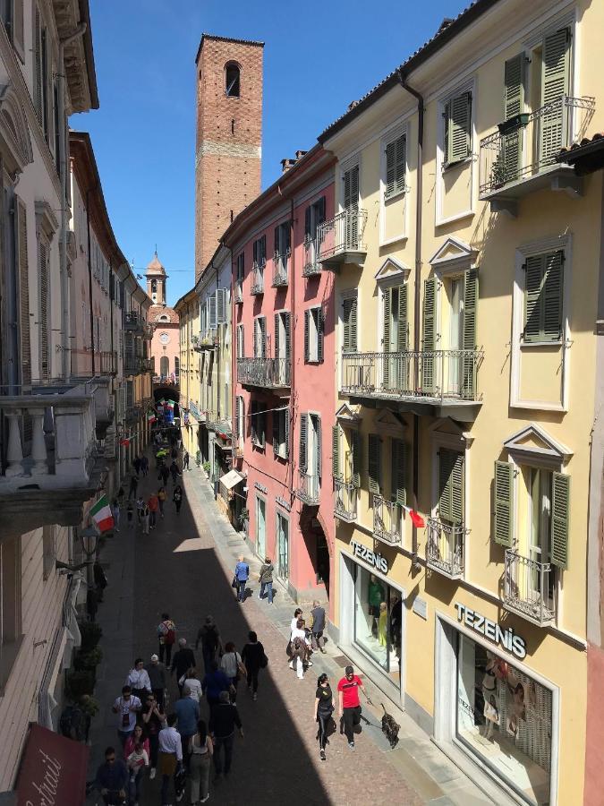 Due Dei Mille. Incantevole Casa In Centro Ad Alba Esterno foto