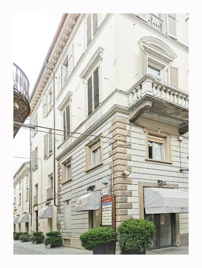 Due Dei Mille. Incantevole Casa In Centro Ad Alba Esterno foto